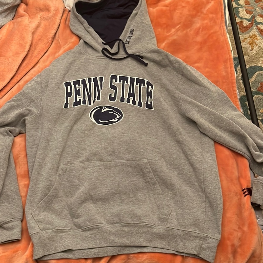 Colosseum Mens large Penn State Hoodie